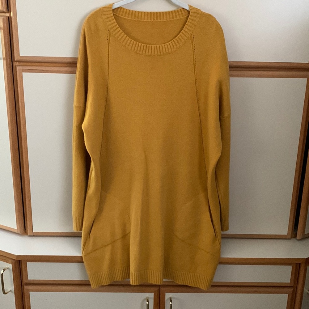 Yellow sweater dress with pickets size L EUC knee length raglan sleeves